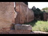 04300 ostia - regio i - insula viii - caseggiato (i,viii,7) - raum 2 - bli ri westen - suedwand - 09-2022.jpg